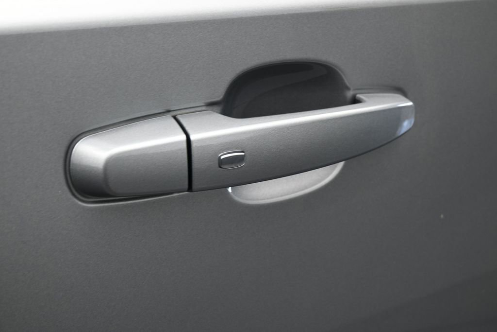 Used 2023 Chevrolet Traverse LS FWD image 39
