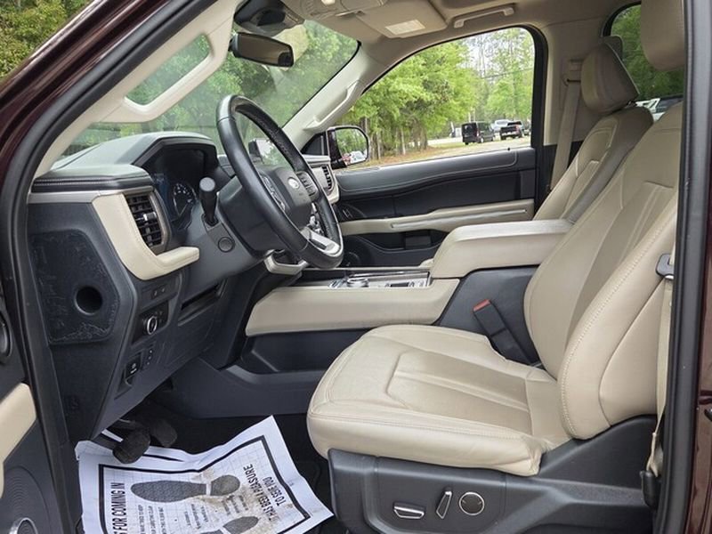 Used 2024 Ford Expedition Limited image 6