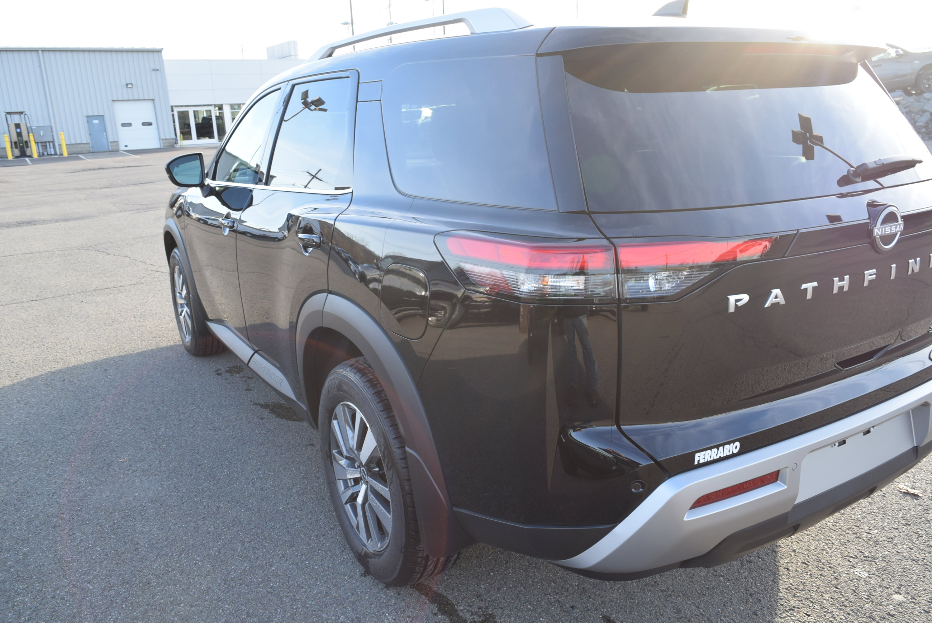 New 2025 Nissan Pathfinder SL image 8