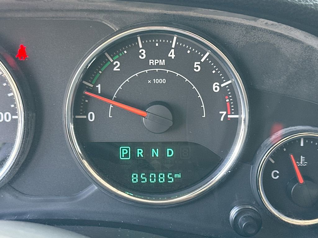 Used 2016 Jeep Wrangler Unlimited Sahara w/ Connectivity Group image 12