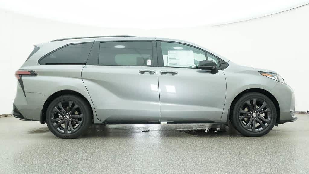New 2026 Toyota Sienna XSE FWD image 30