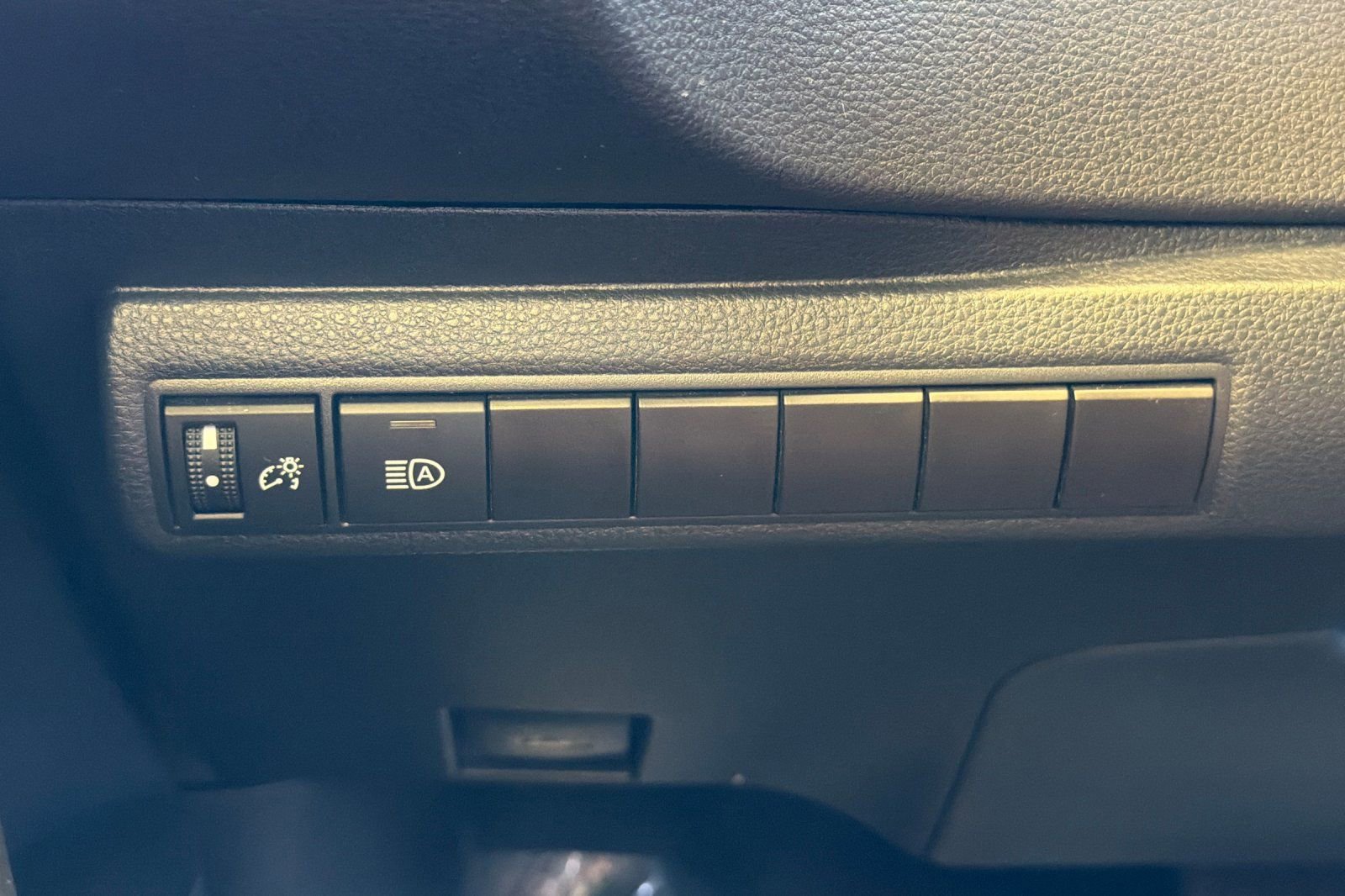 Used 2024 Toyota Corolla LE FWD image 30