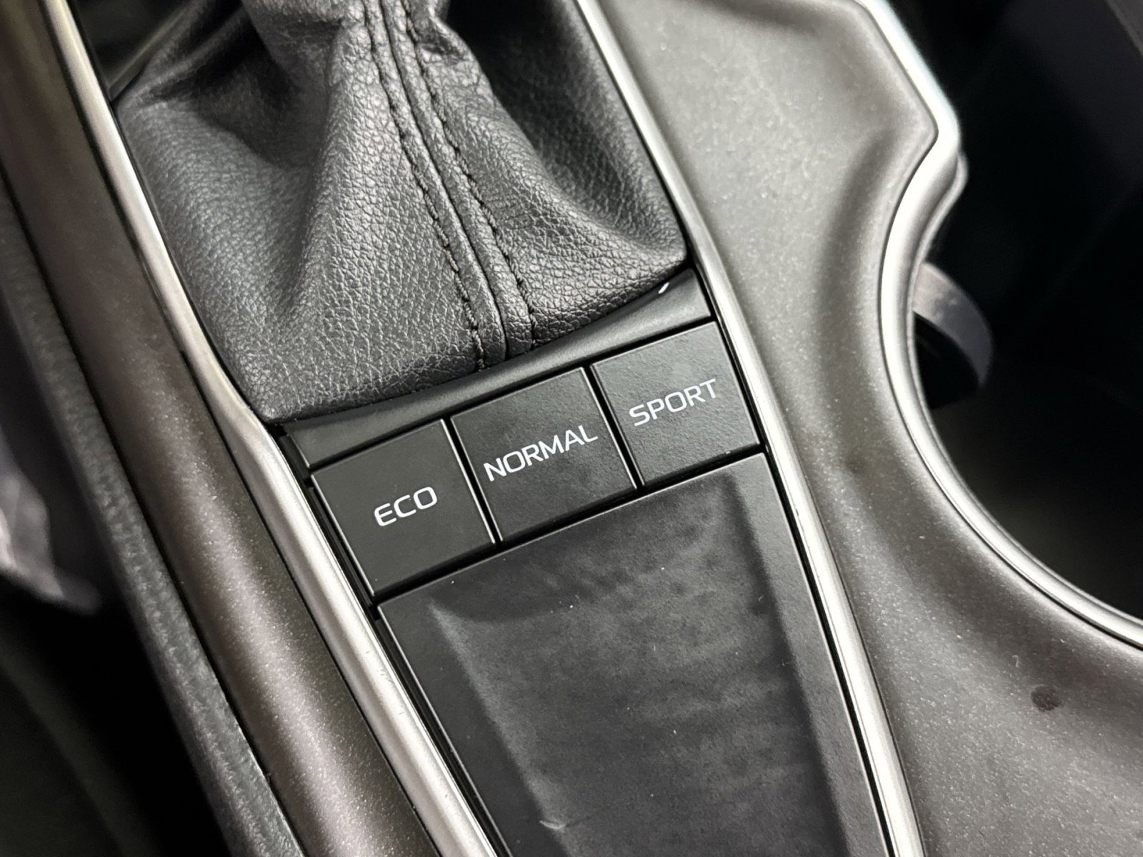 Used 2022 Toyota Camry LE image 35