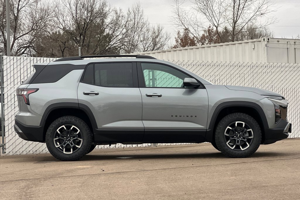 New 2026 Chevrolet Equinox ACTIV image 3