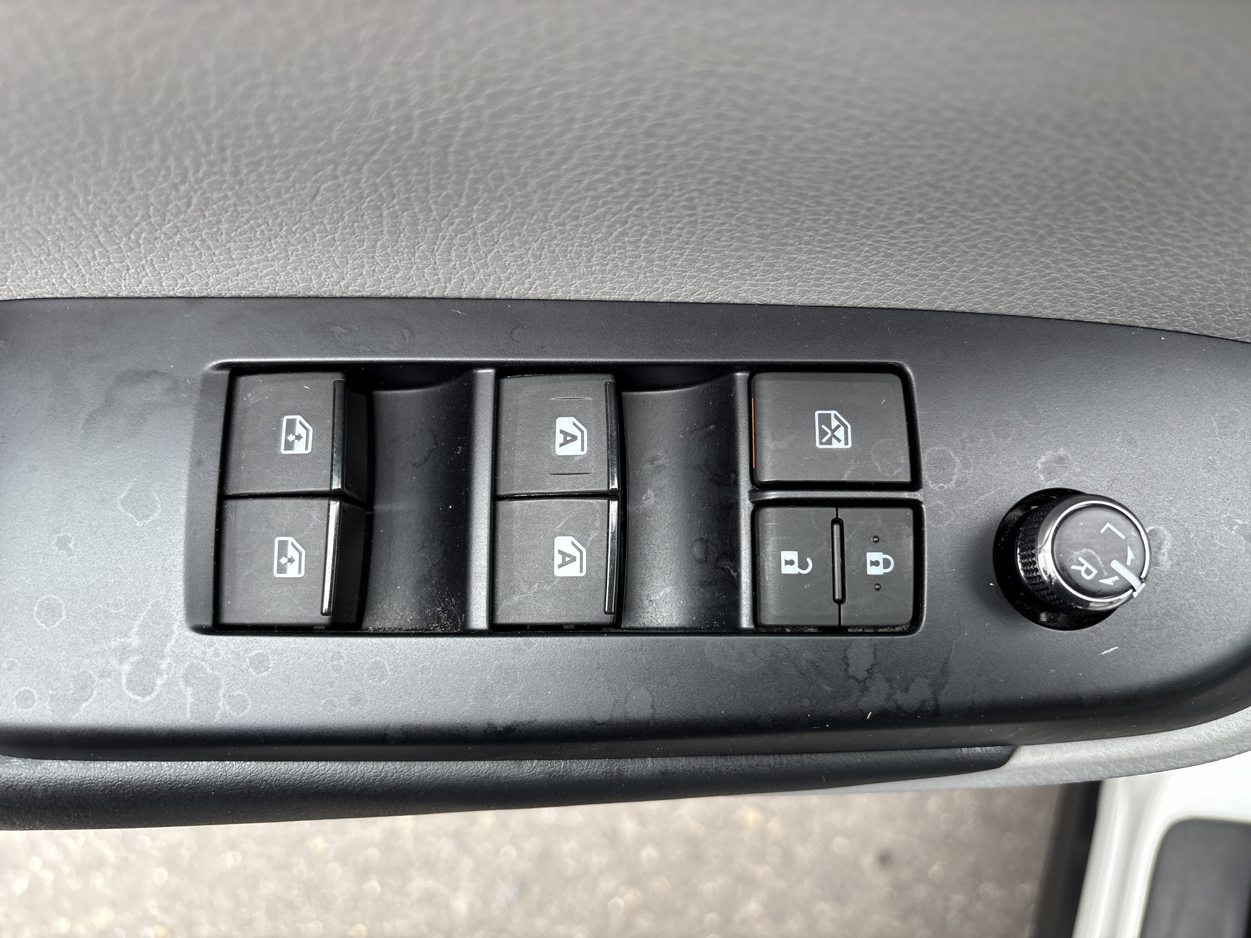 Used 2019 Toyota Highlander XLE AWD/4WD image 18