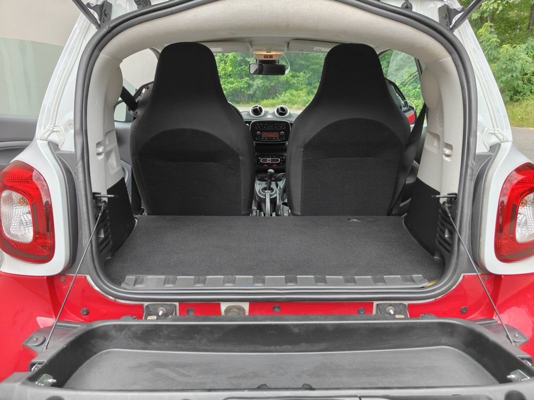 Used 2017 smart fortwo pure RWD image 21