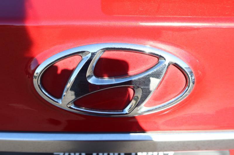 Used 2020 Hyundai Santa Fe SEL w/ Convenience Package FWD image 9
