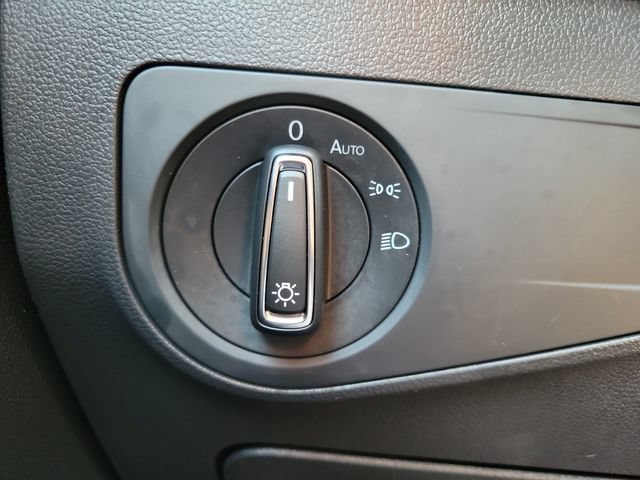 Used 2022 Volkswagen Tiguan SE AWD/4WD image 15