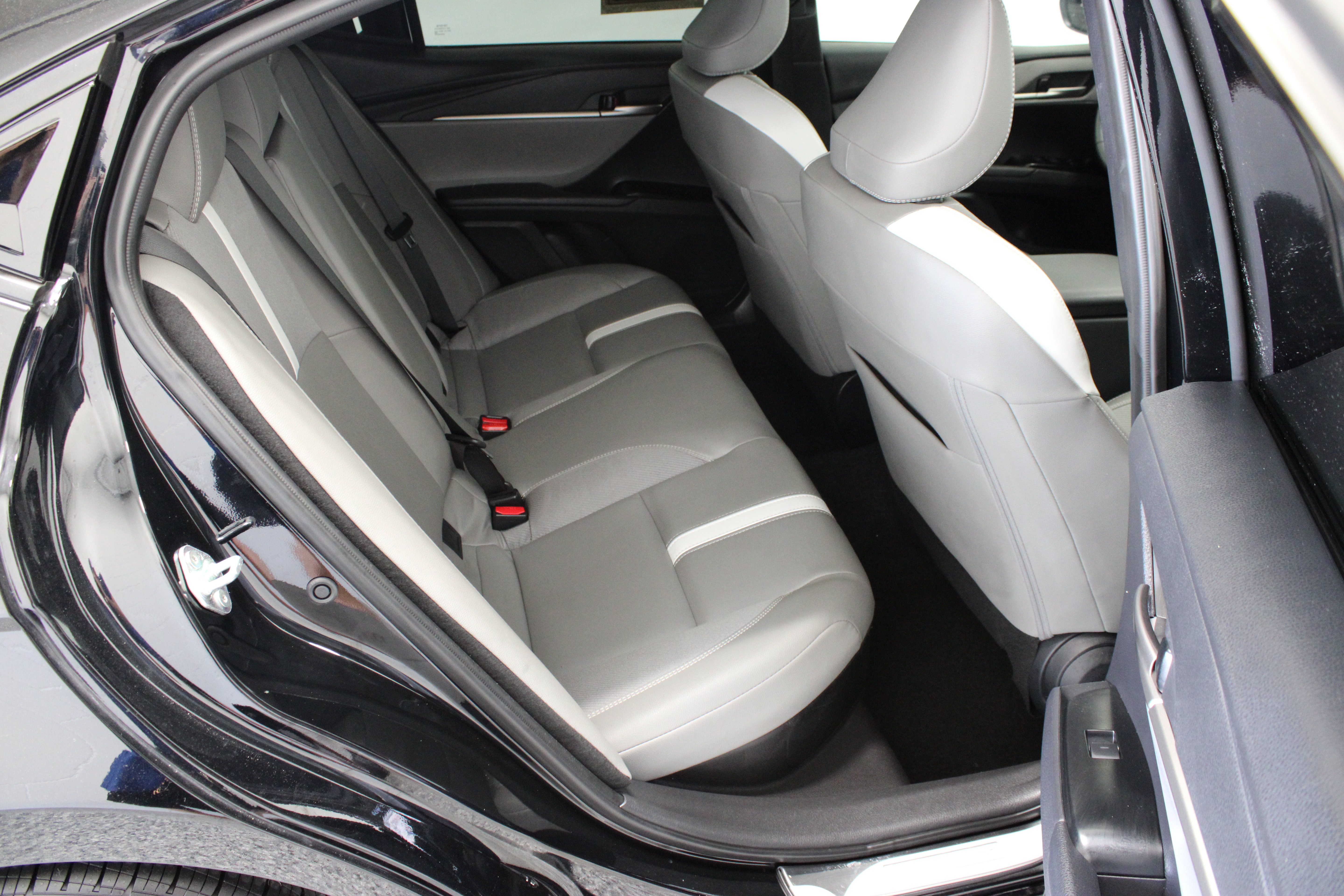 Used 2026 Toyota Camry SE w/ Convenience Package FWD image 33