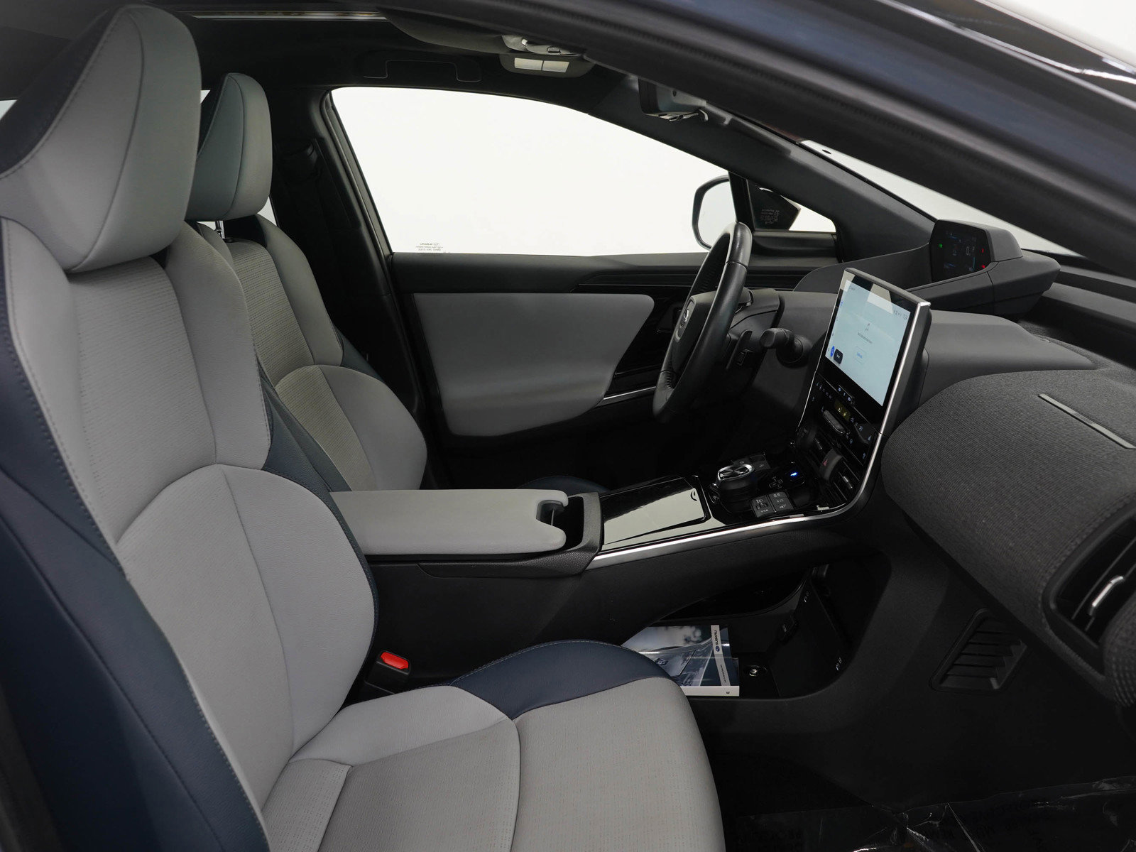 Used 2023 Subaru Solterra AWD image 11