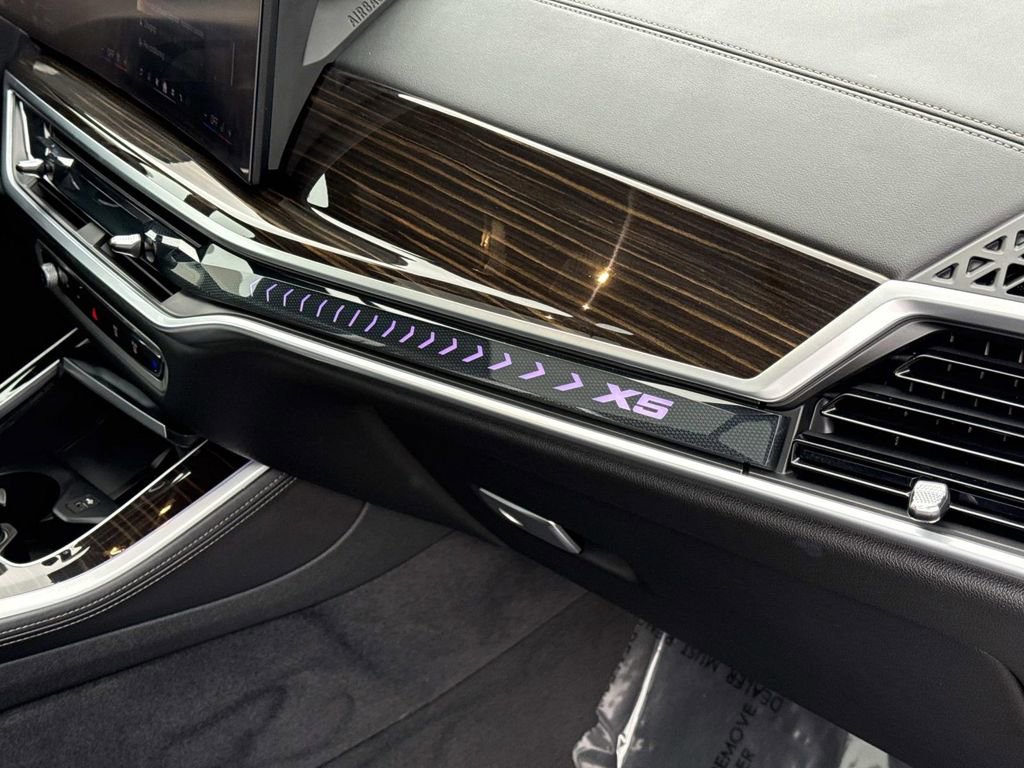 Used 2025 BMW X5 xDrive50e image 40
