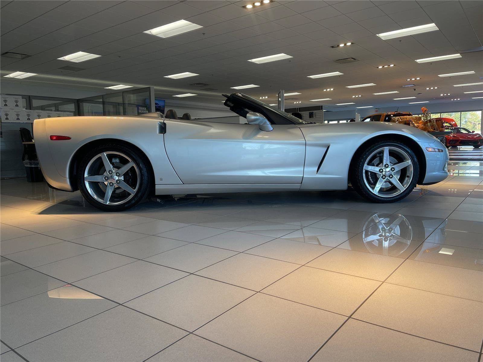Used 2006 Chevrolet Corvette Convertible w/ Preferred Equipment Group RWD image 6