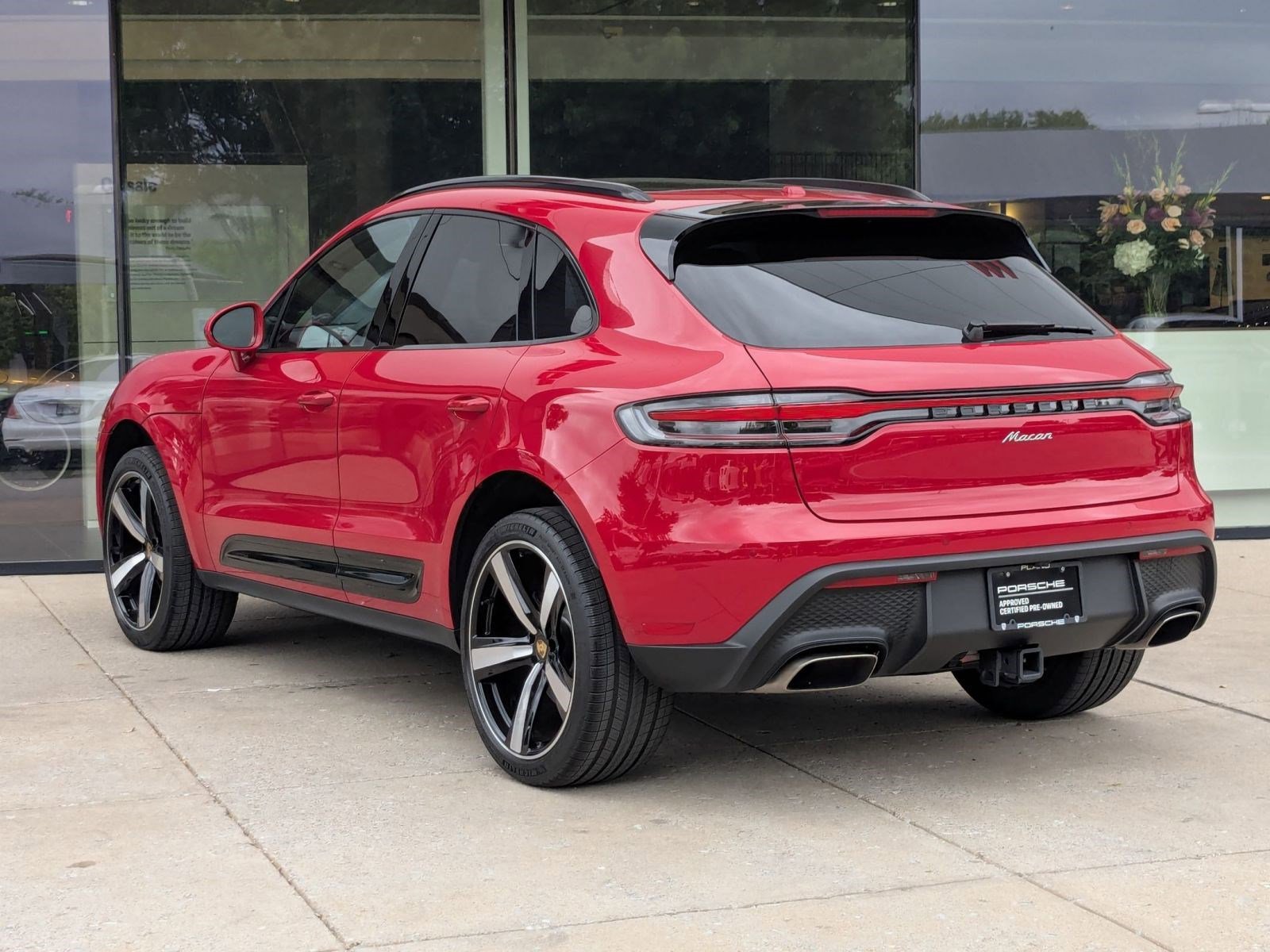 Certified 2026 Porsche Macan AWD/4WD image 3