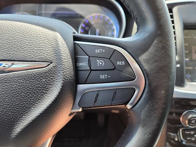 Used 2015 Chrysler 300 Limited RWD image 28