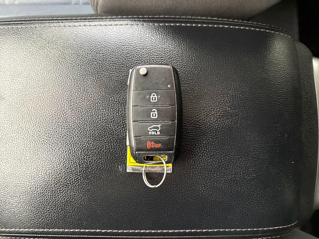 Used 2019 Kia Sorento LX image 32