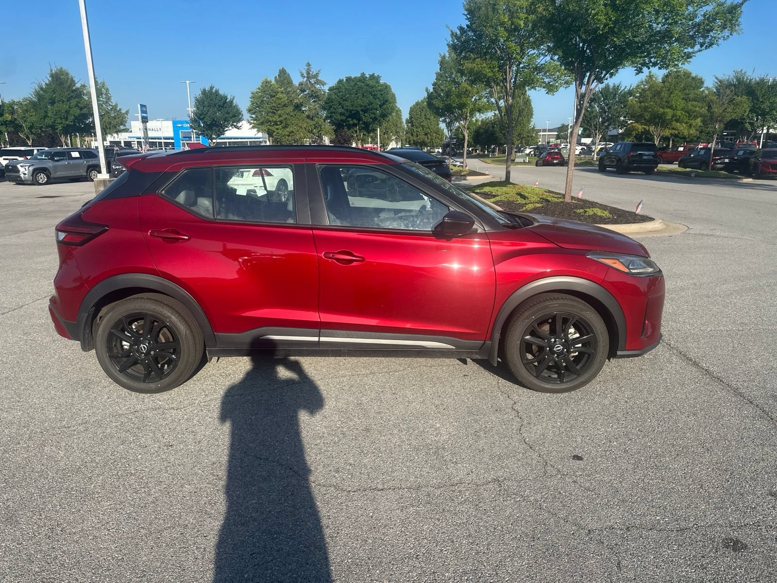 Used 2024 Nissan Kicks SR w/ SR Premium Package FWD image 4