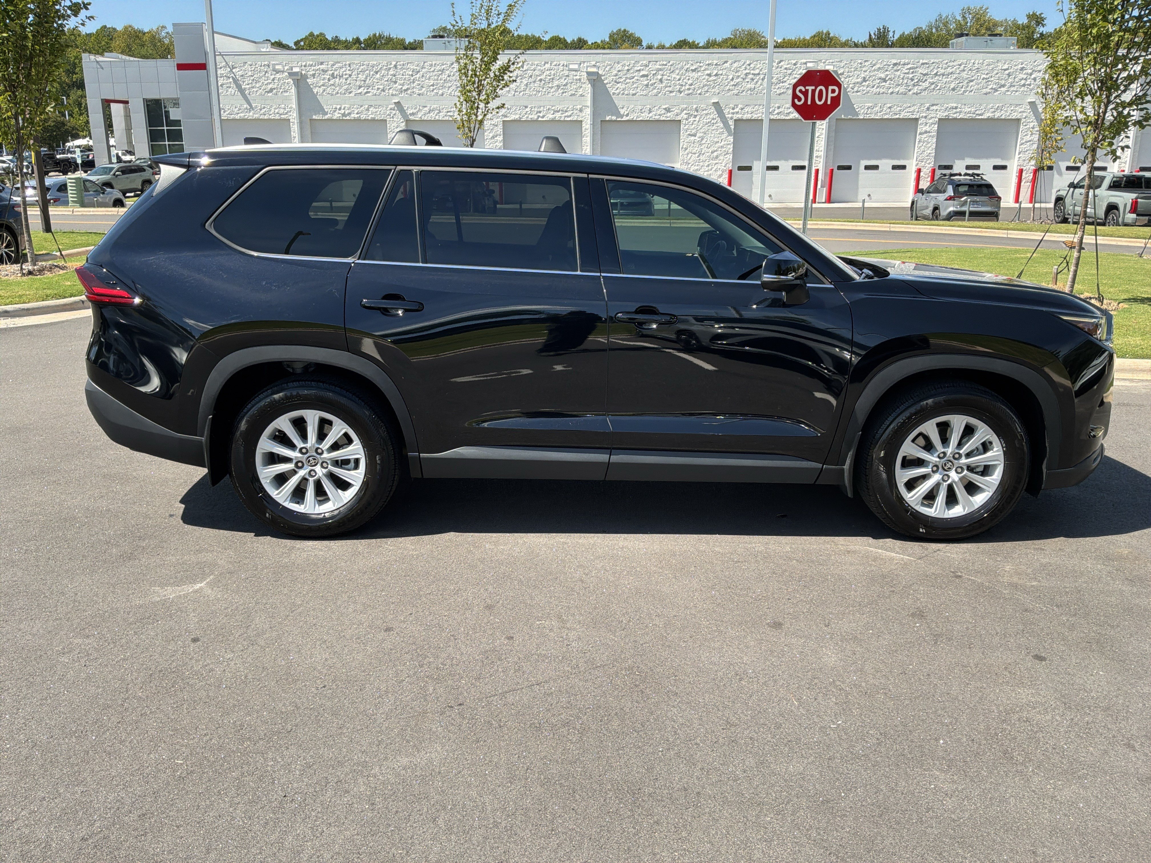 Used 2025 Toyota Grand Highlander FWD image 11