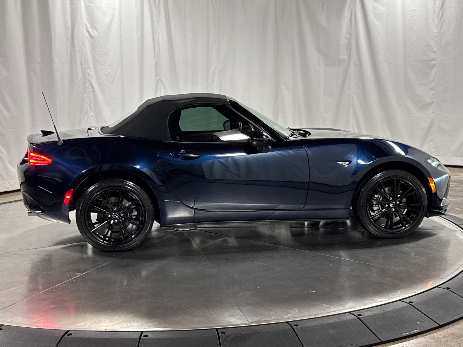 Used 2025 MAZDA MX-5 Miata Club w/ Weather Package RWD image 5