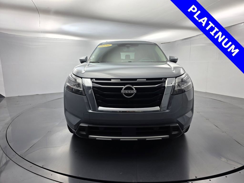 Used 2024 Nissan Pathfinder Platinum image 2