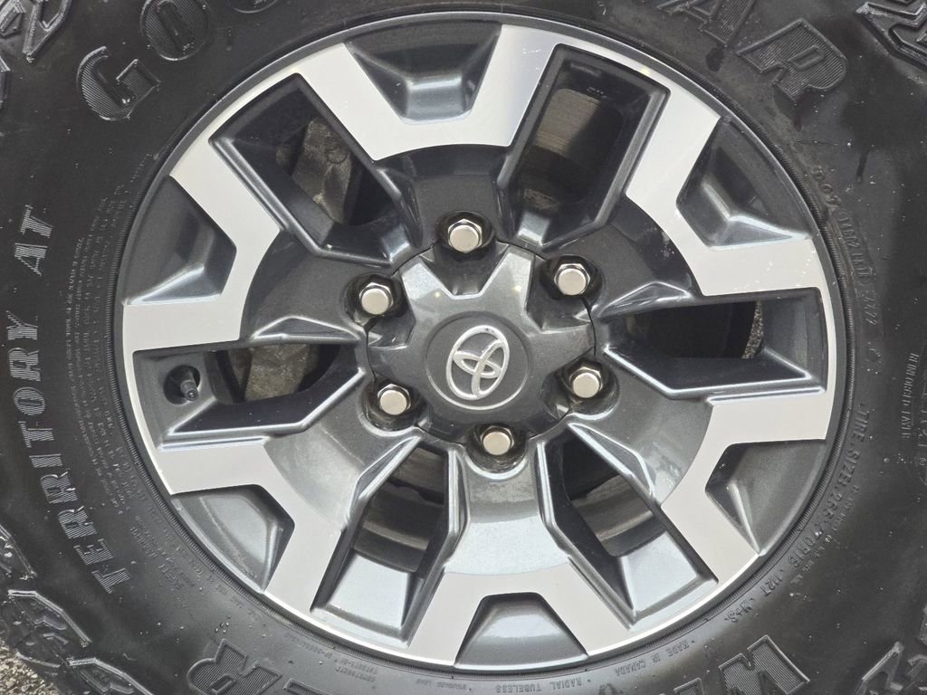 Used 2023 Toyota Tacoma TRD Off-Road w/ Technology Package image 9