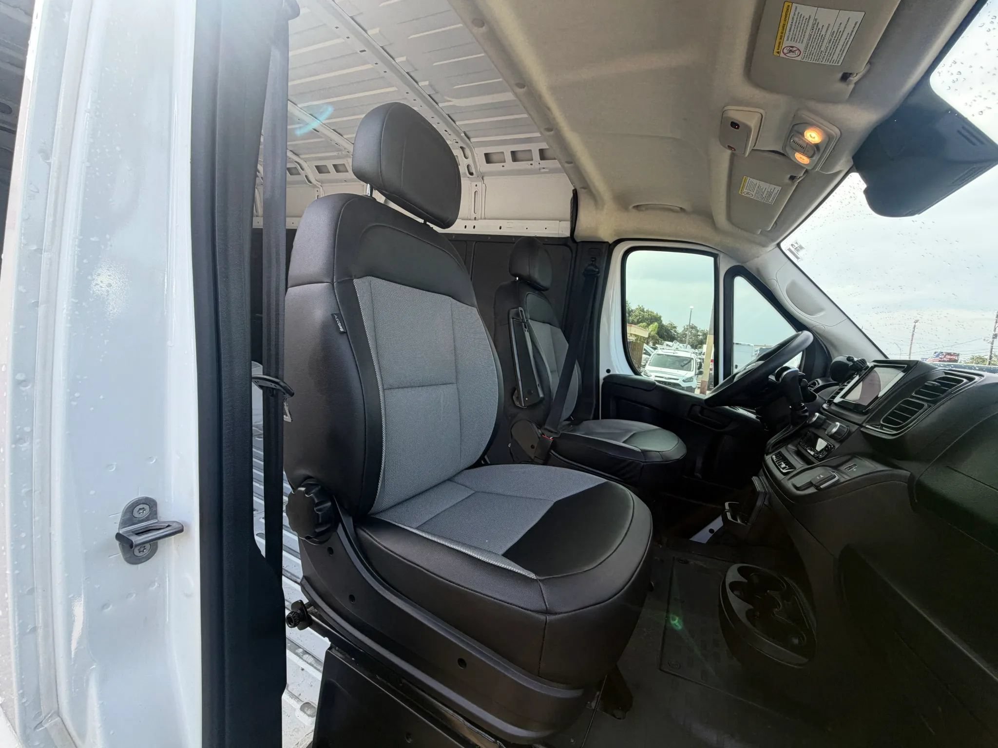 Used 2025 RAM ProMaster 2500 w/ Convenience Group FWD image 19