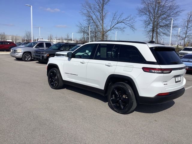 Used 2023 Jeep Grand Cherokee Altitude image 4