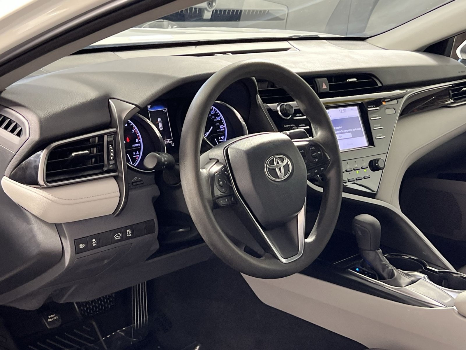 Used 2019 Toyota Camry LE FWD image 13