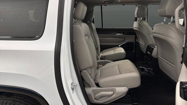 Used 2023 Jeep Wagoneer L Series III w/ Premium Group I image 26