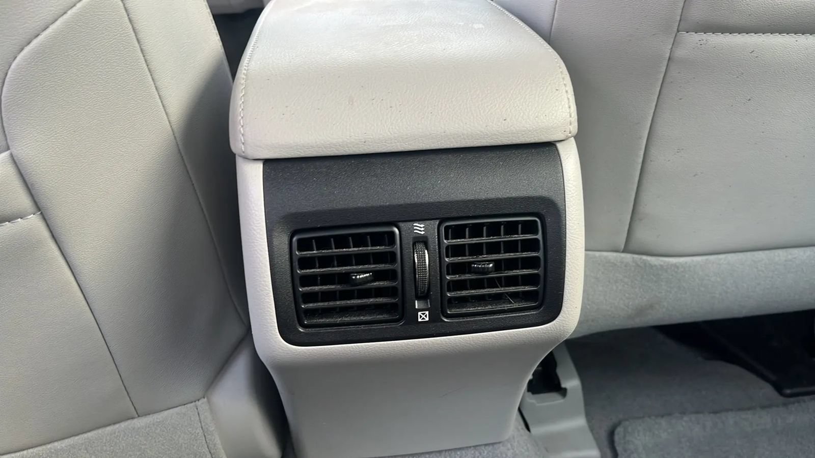 Used 2012 Toyota Camry XLE w/ Leather Pkg FWD image 23