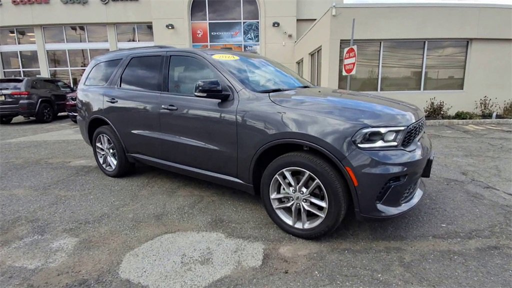 Used 2024 Dodge Durango GT image 2