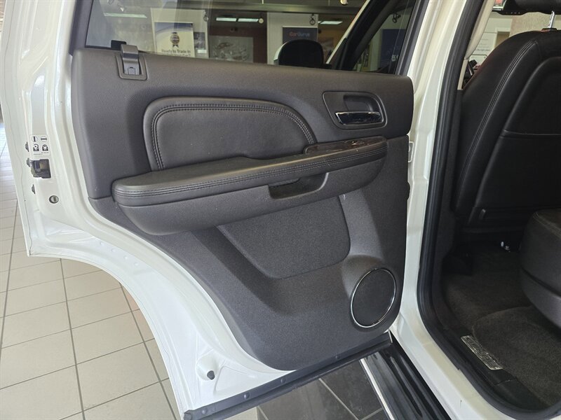 Used 2010 GMC Yukon Denali AWD/4WD image 10