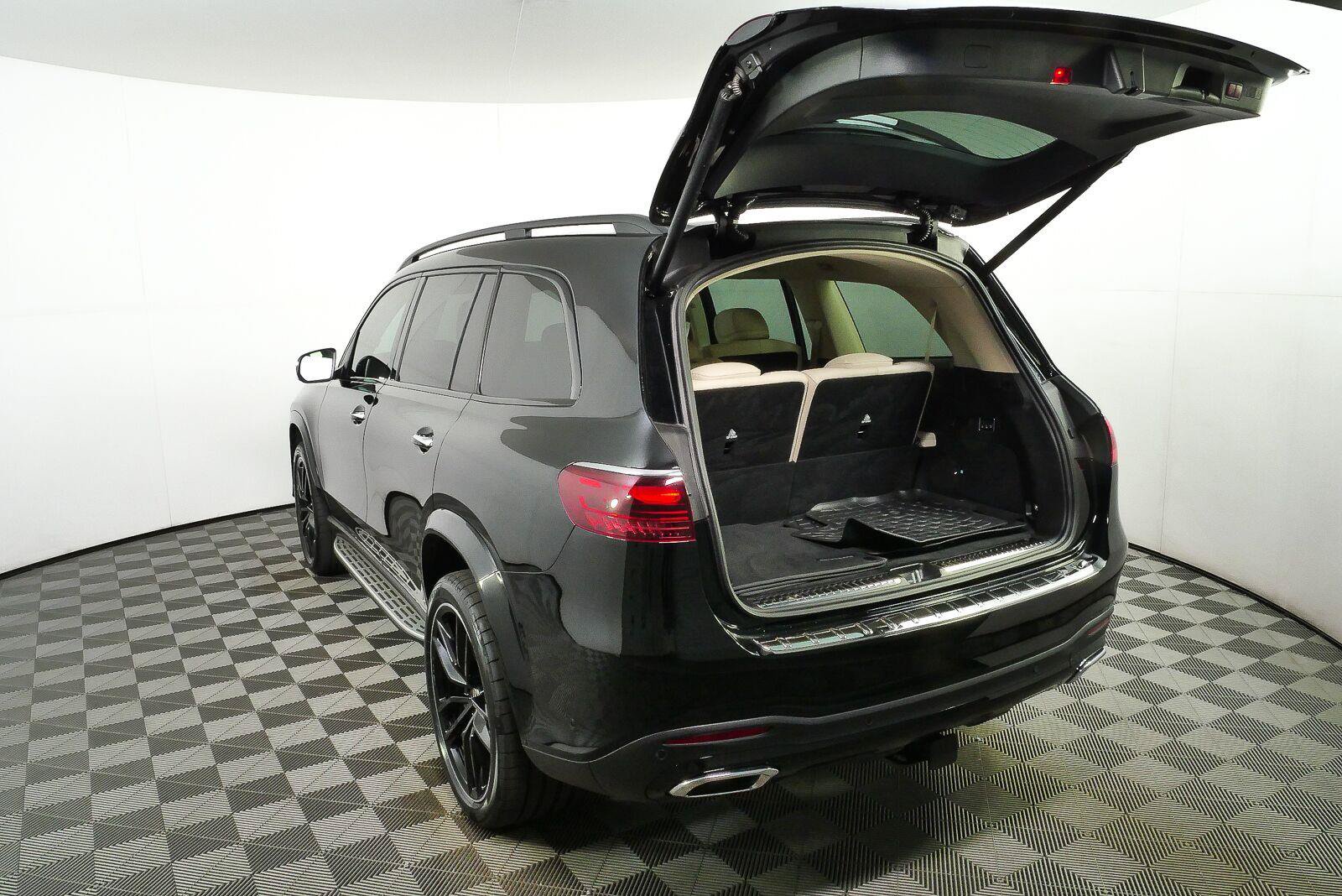 Used 2025 Mercedes-Benz GLS 450 4MATIC image 28