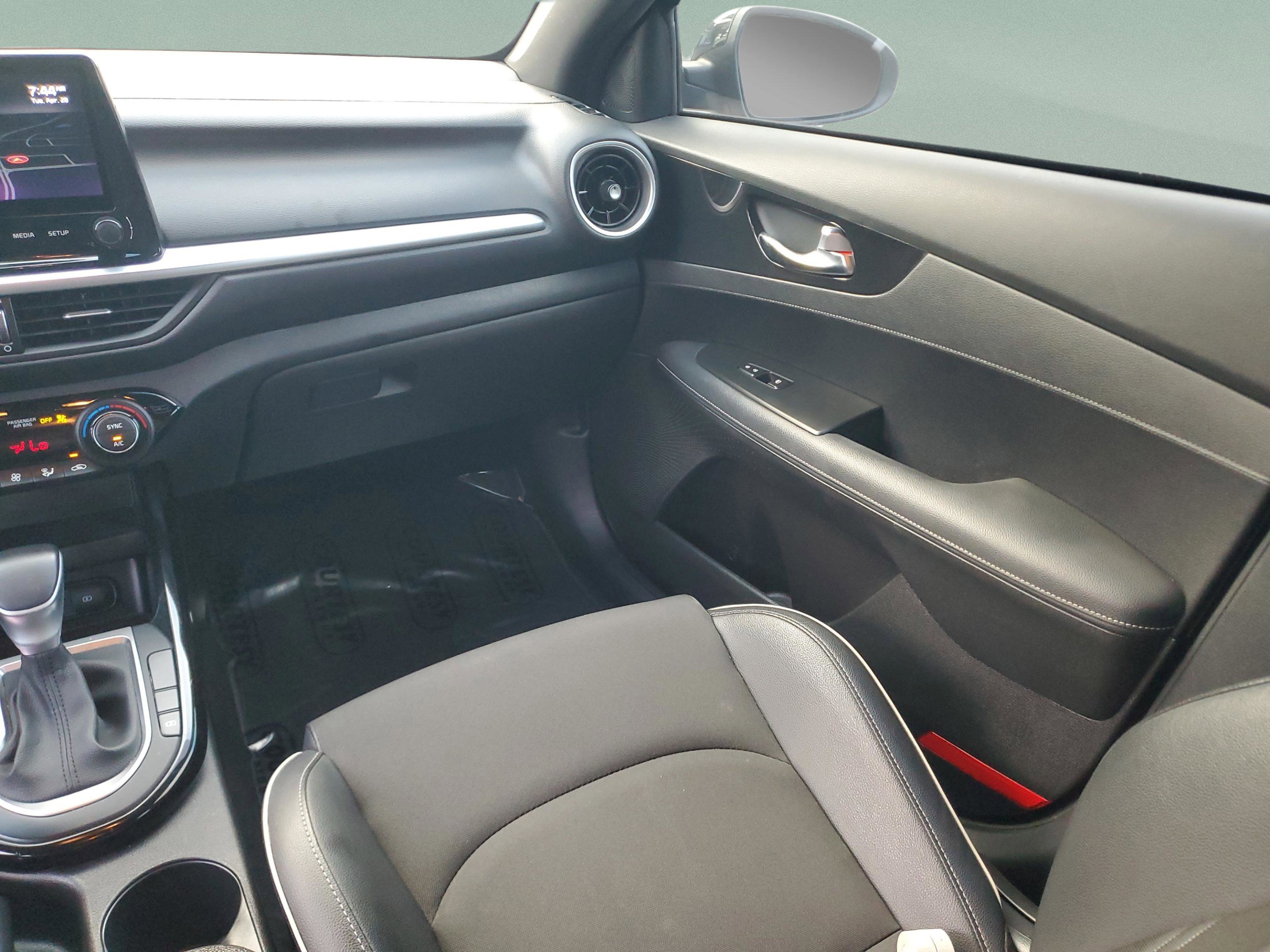 Certified 2022 Kia Forte GT-Line FWD image 12