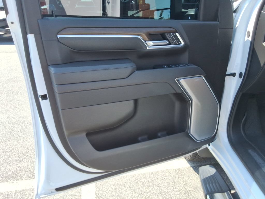 Certified 2025 Chevrolet Silverado 3500 High Country w/ High Country Premium Package AWD/4WD image 20