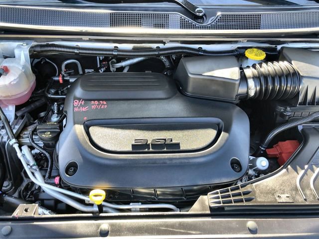 Used 2024 Chrysler Pacifica Touring-L image 25