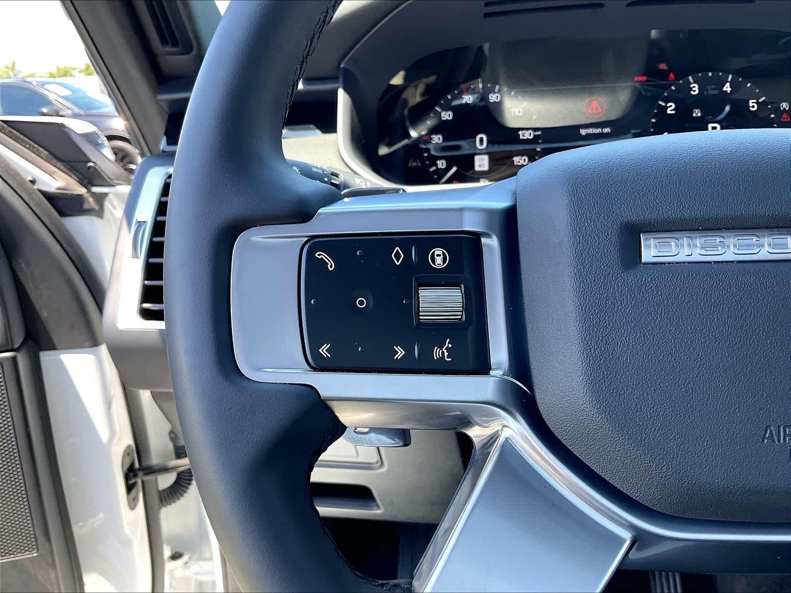 Used 2025 Land Rover Discovery S AWD/4WD image 18