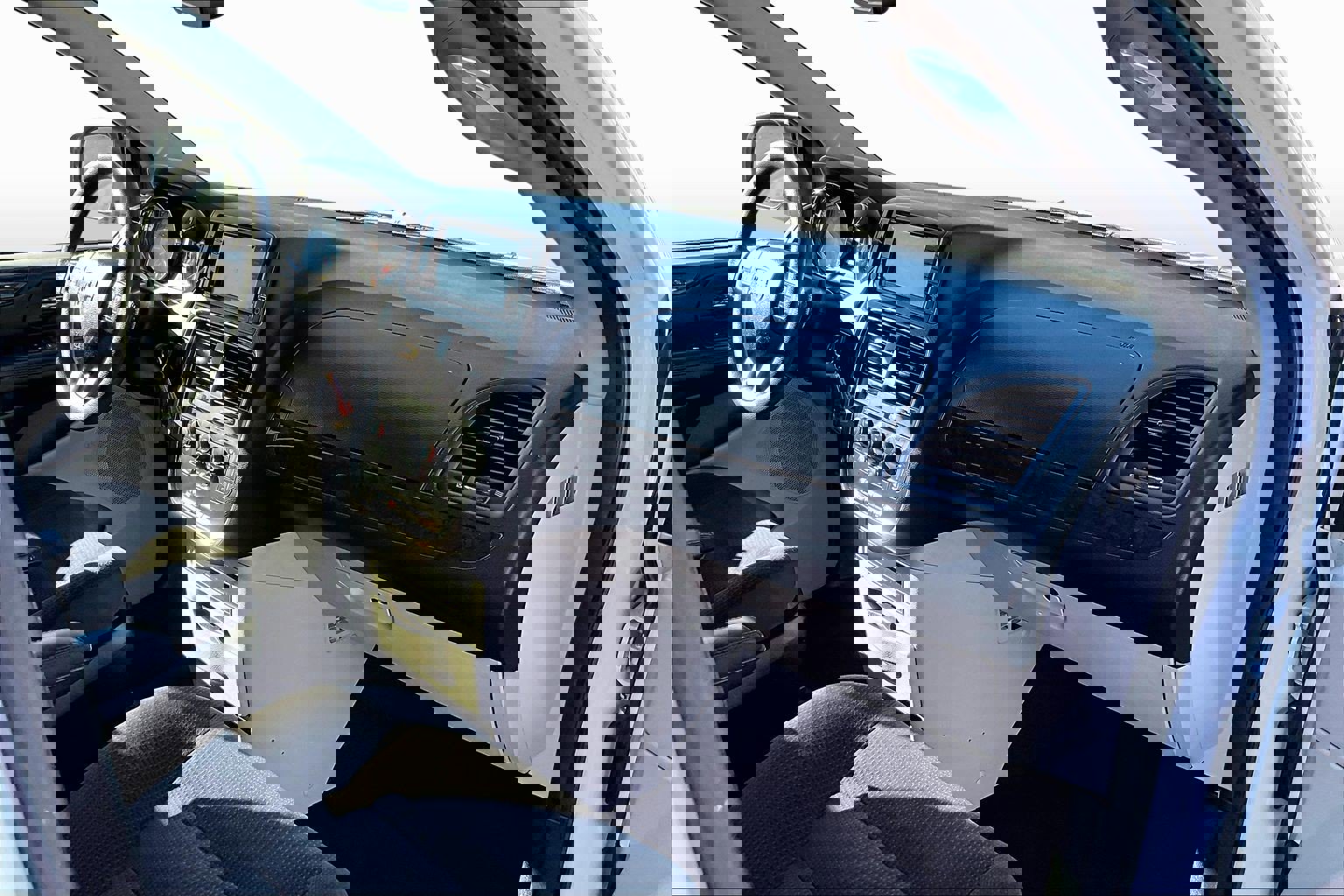 Used 2018 Dodge Grand Caravan SE w/ UConnect Hands-Free Group image 15