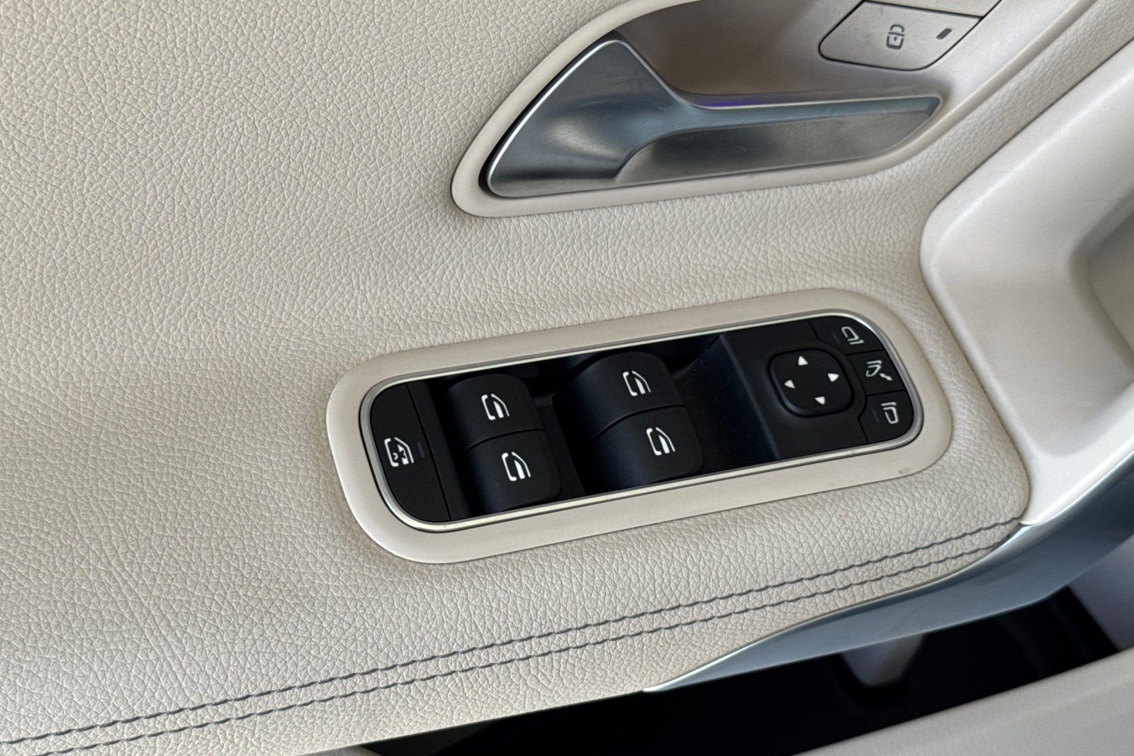 Certified 2025 Mercedes-Benz CLA 250 image 12