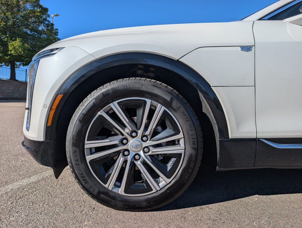 Certified 2024 Cadillac Lyriq Luxury w/ LPO, Floor Liner Package AWD/4WD image 9