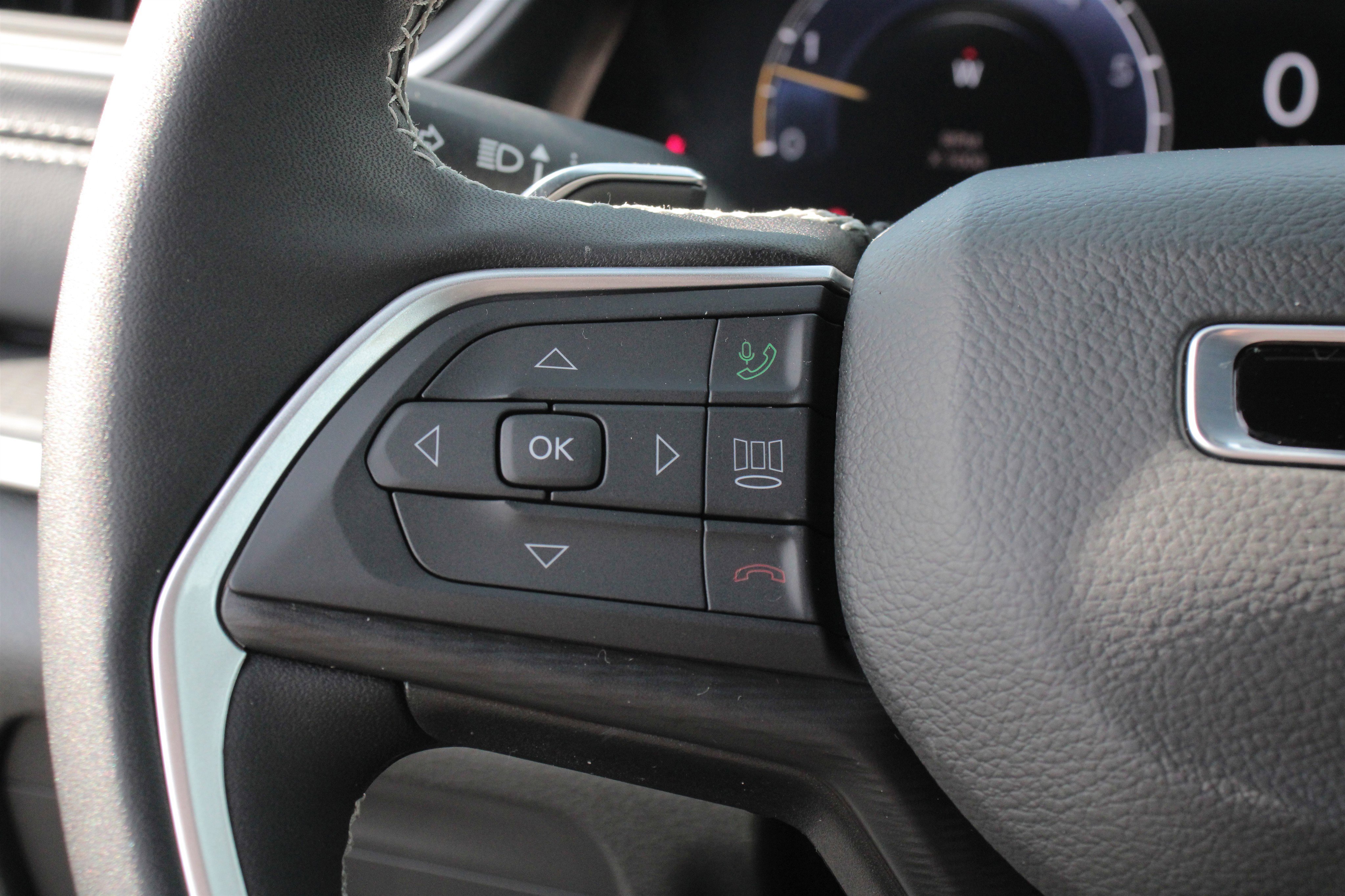 New 2025 Jeep Grand Cherokee Laredo w/ Luxury Tech Group I image 9