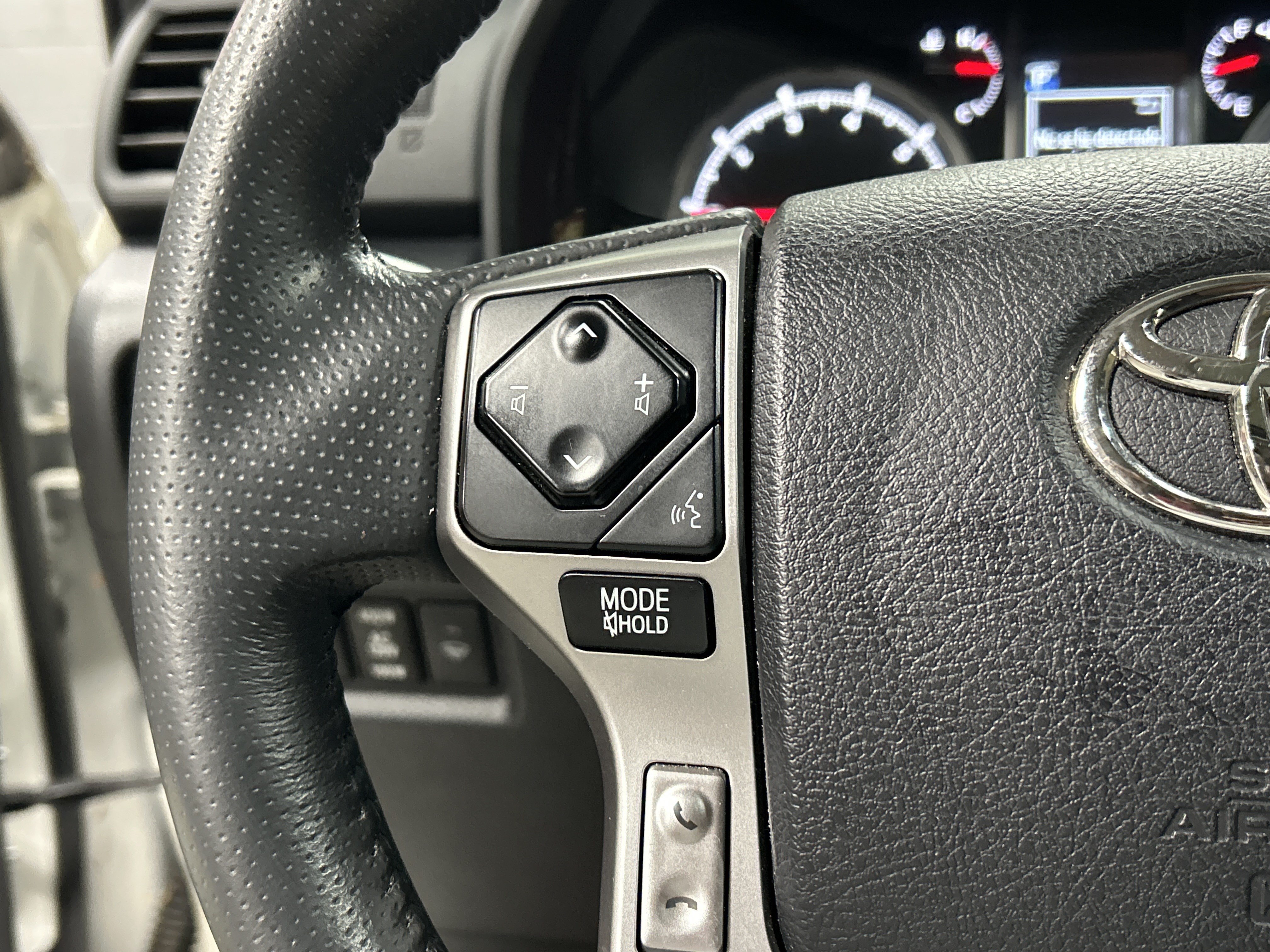 Used 2022 Toyota 4Runner Limited AWD/4WD image 18