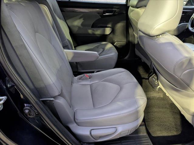 Used 2023 Toyota Highlander Platinum image 20