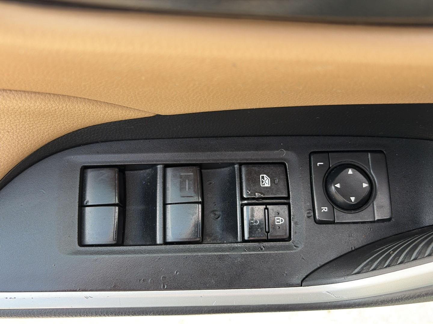 Used 2022 Toyota RAV4 LE FWD image 12