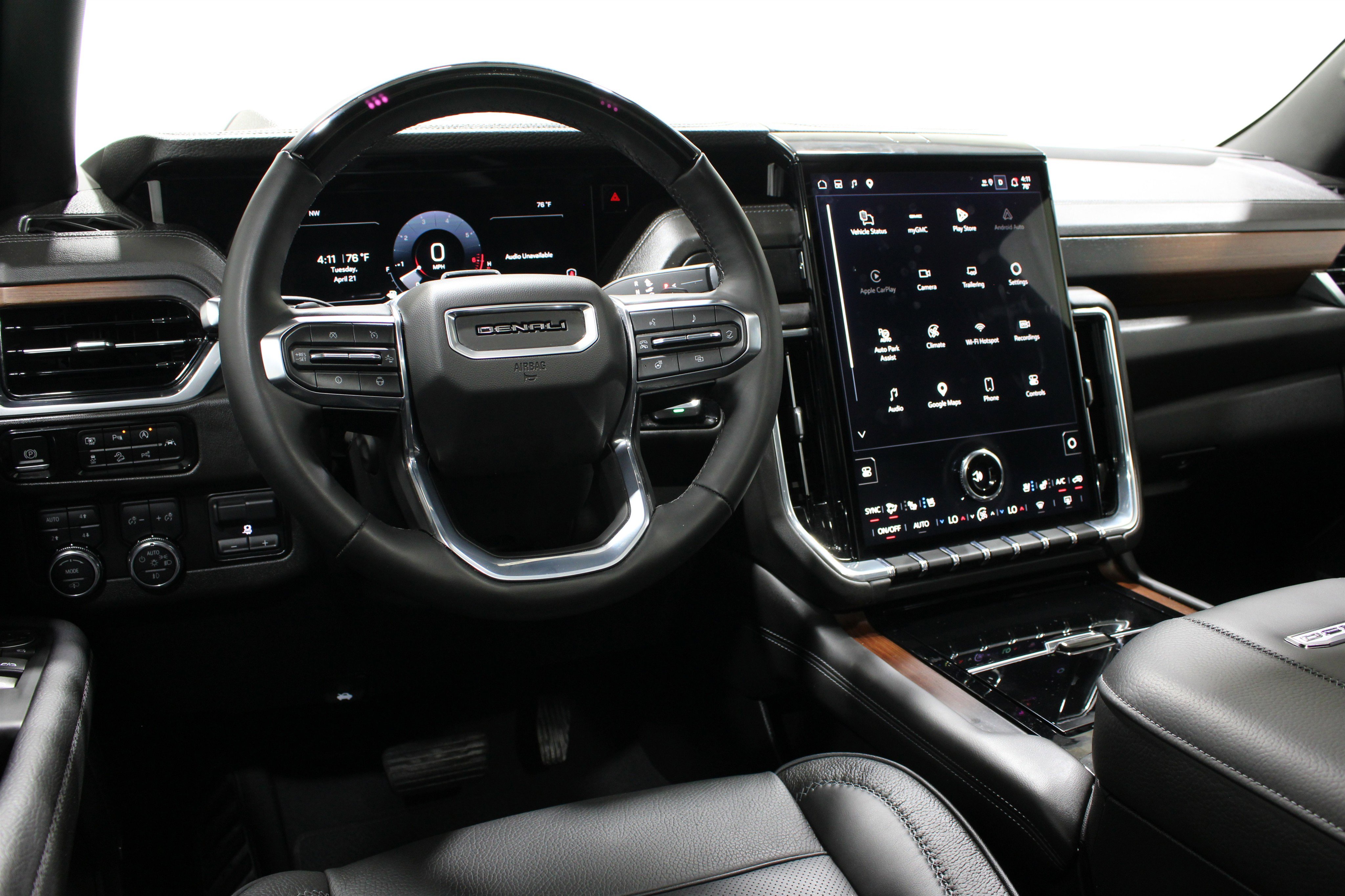 Used 2025 GMC Yukon Denali w/ Denali Reserve Package image 2