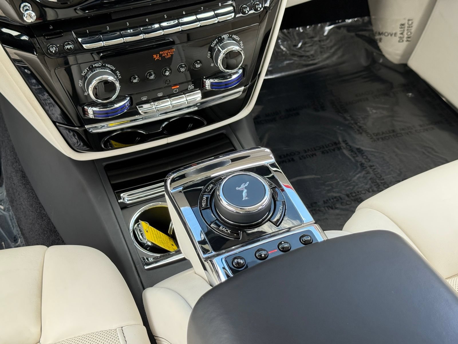 Used 2022 Rolls-Royce Phantom Sedan RWD image 41