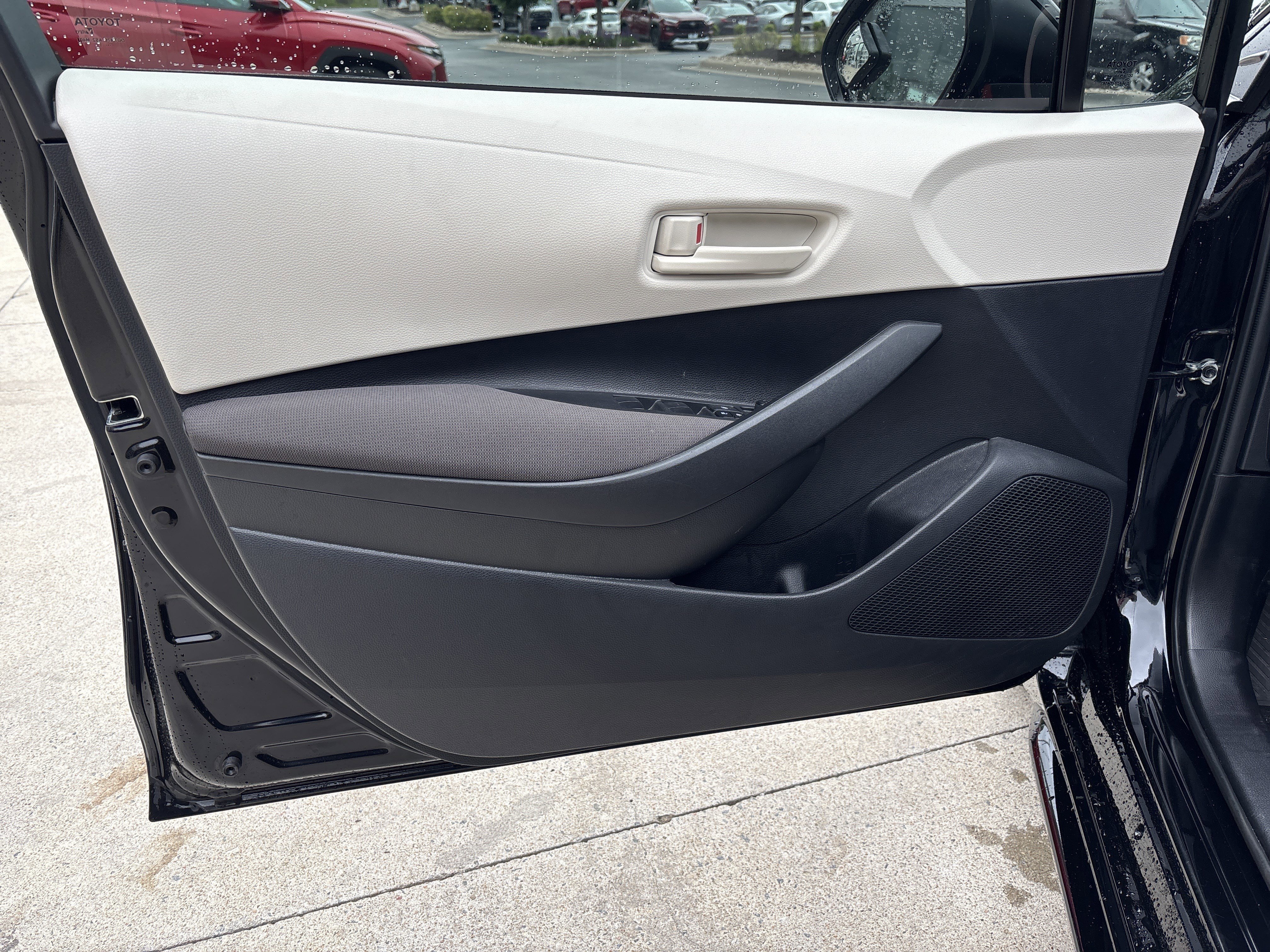 Used 2025 Toyota Corolla LE FWD image 17