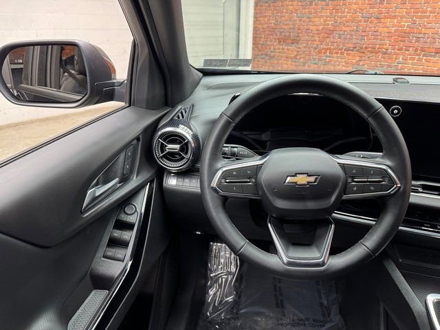 Used 2025 Chevrolet Equinox LT w/ Safety and Technology Package image 13