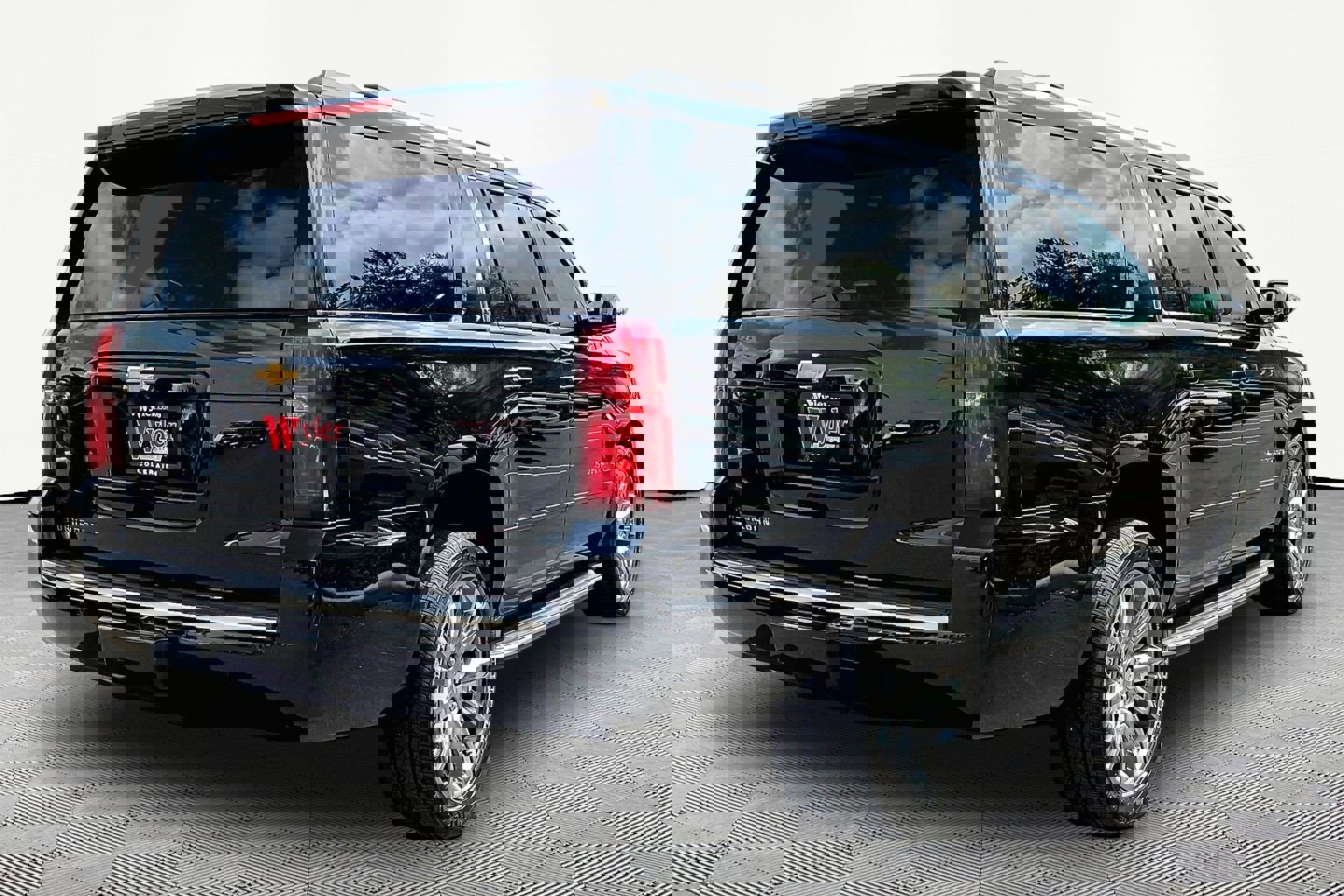 Used 2016 Chevrolet Suburban LTZ AWD/4WD image 6