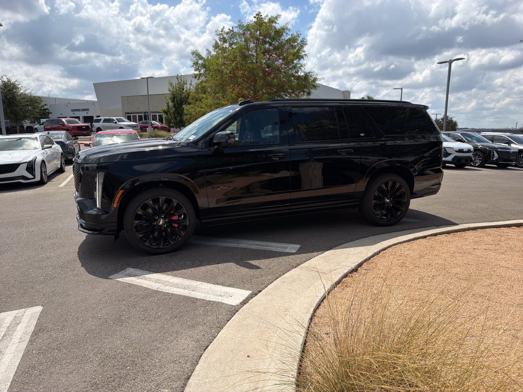 New 2026 Cadillac Escalade ESV V w/ LPO, ONYX Package AWD/4WD image 4