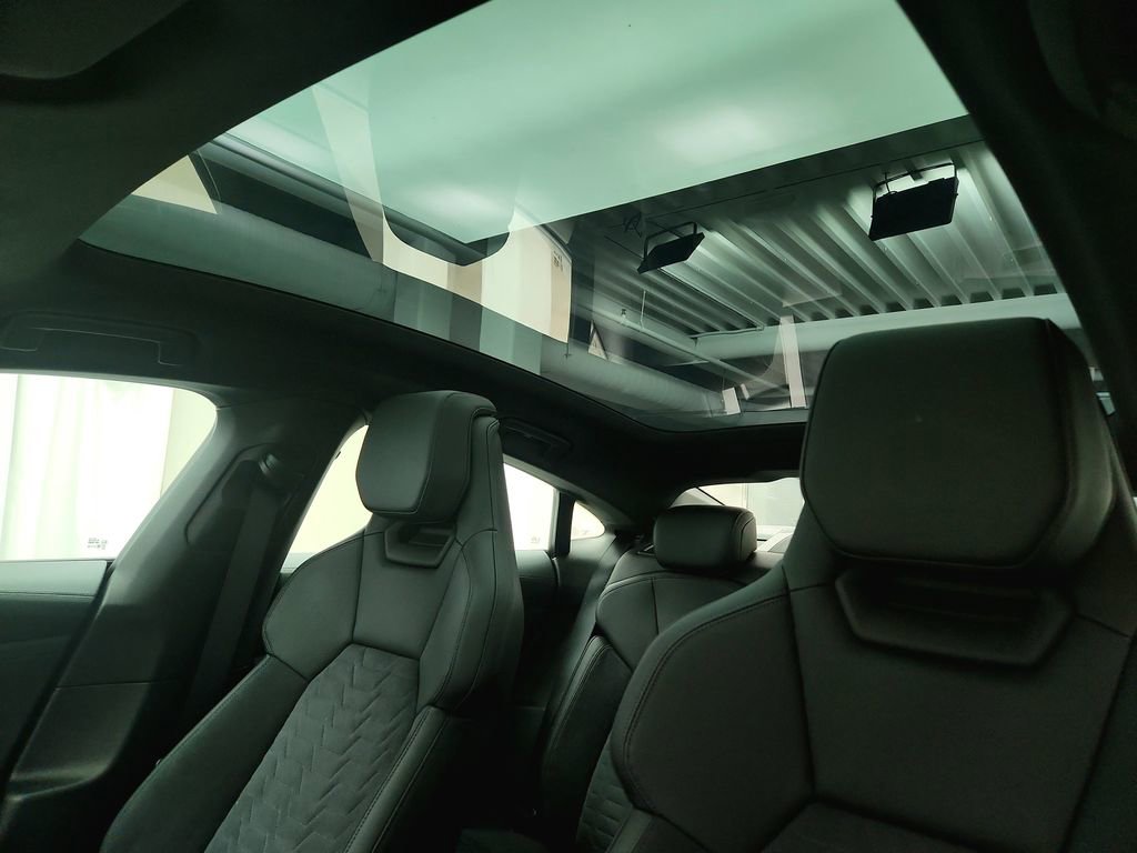 Used 2022 Audi e-tron GT Premium Plus image 12